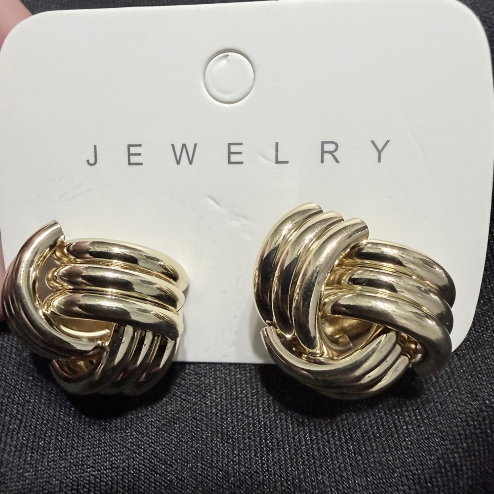 Elegant Gold Knot Earrings